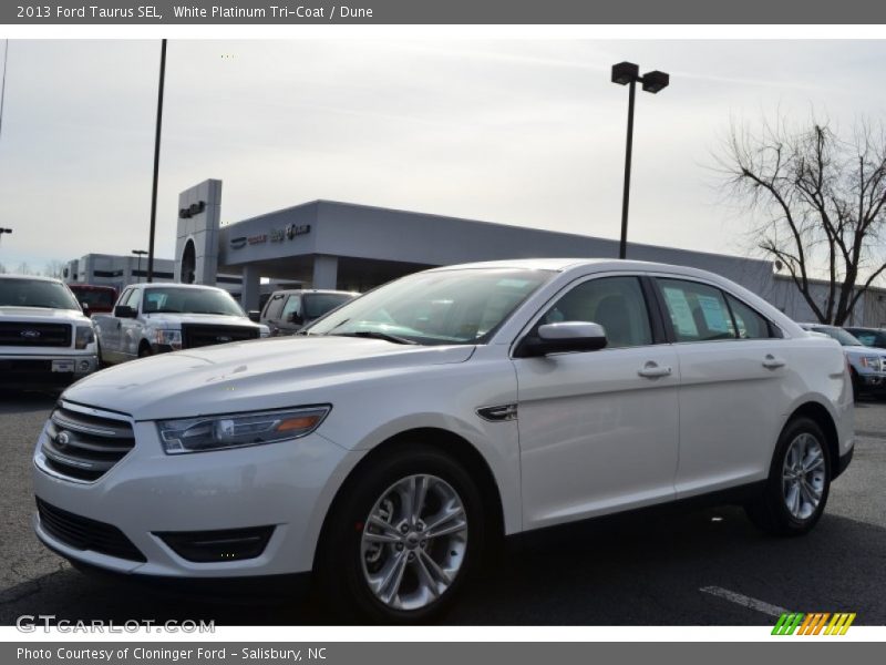 White Platinum Tri-Coat / Dune 2013 Ford Taurus SEL