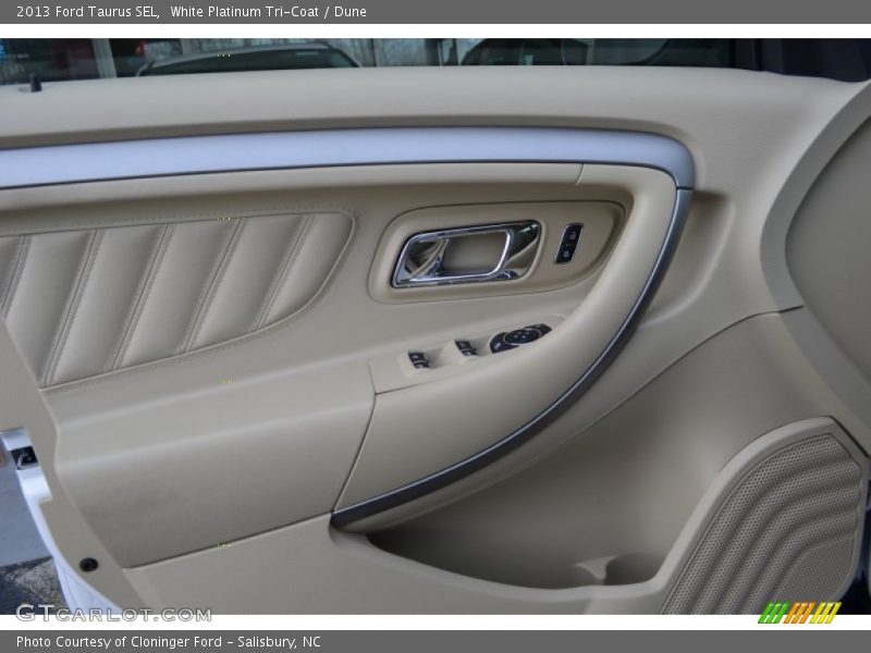 White Platinum Tri-Coat / Dune 2013 Ford Taurus SEL