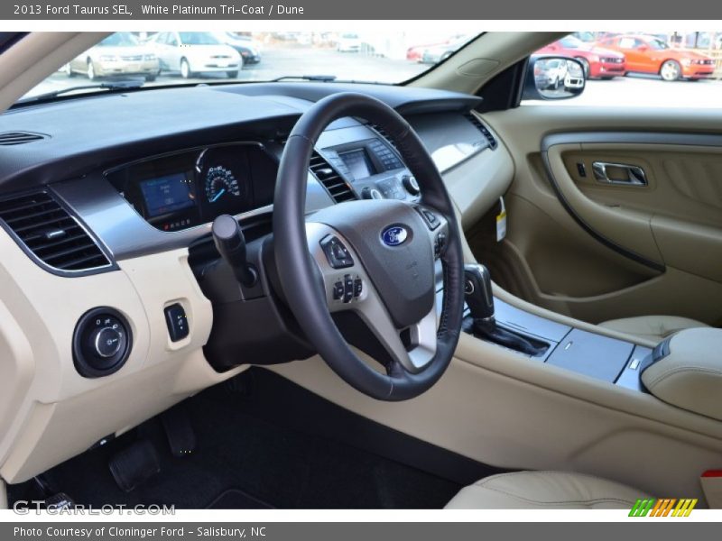 White Platinum Tri-Coat / Dune 2013 Ford Taurus SEL