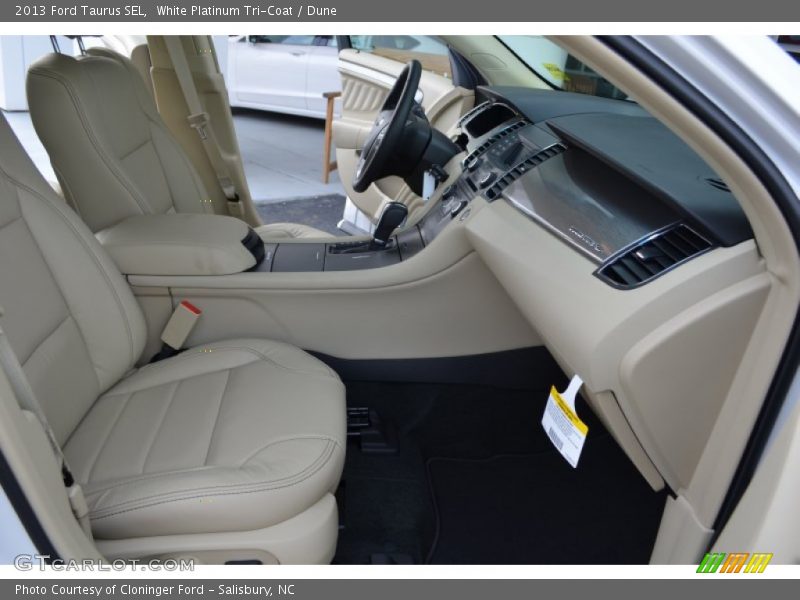 White Platinum Tri-Coat / Dune 2013 Ford Taurus SEL