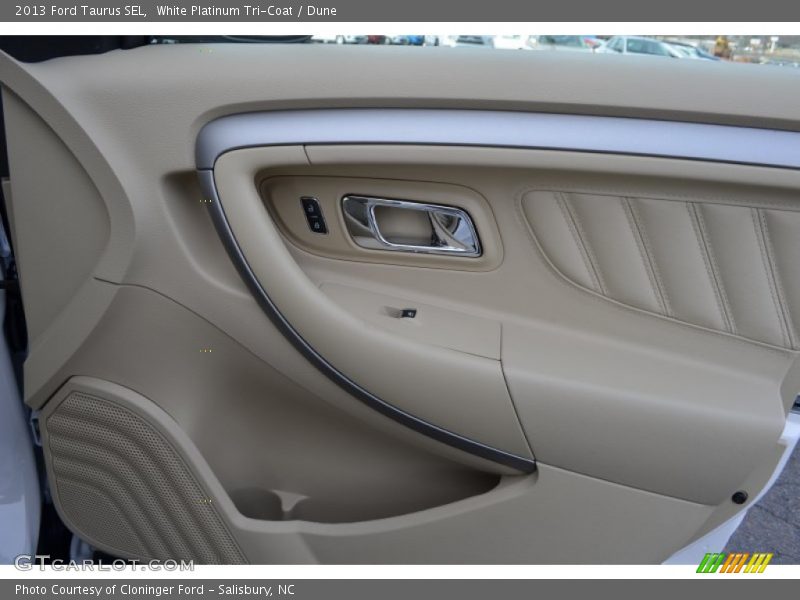 White Platinum Tri-Coat / Dune 2013 Ford Taurus SEL