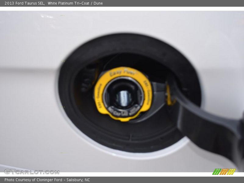 White Platinum Tri-Coat / Dune 2013 Ford Taurus SEL