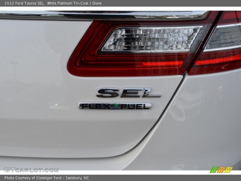 White Platinum Tri-Coat / Dune 2013 Ford Taurus SEL