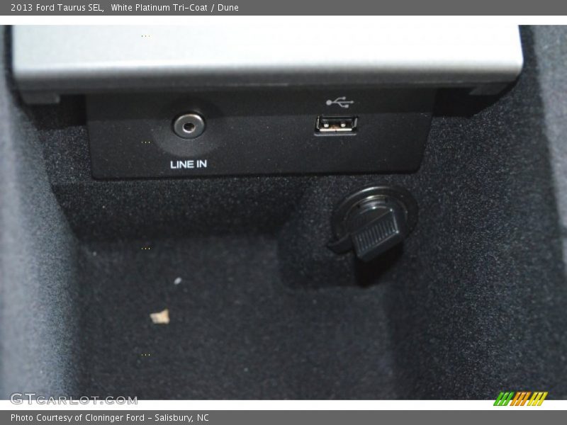 White Platinum Tri-Coat / Dune 2013 Ford Taurus SEL