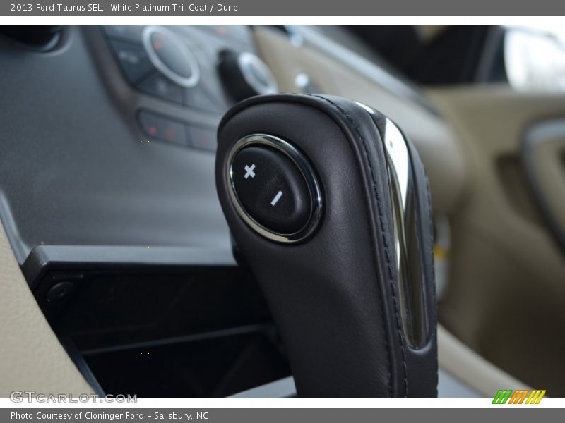 White Platinum Tri-Coat / Dune 2013 Ford Taurus SEL