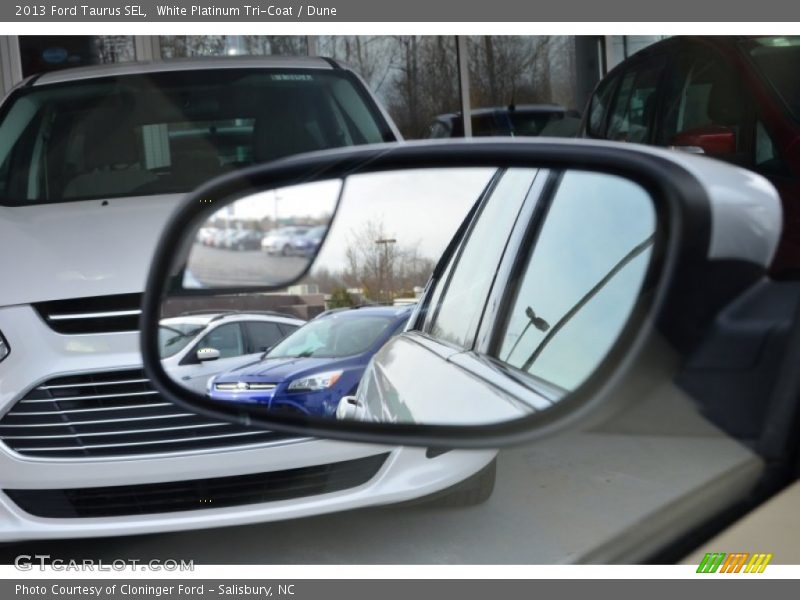 White Platinum Tri-Coat / Dune 2013 Ford Taurus SEL