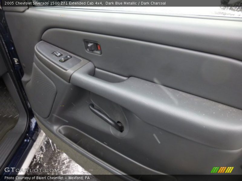 Dark Blue Metallic / Dark Charcoal 2005 Chevrolet Silverado 1500 Z71 Extended Cab 4x4