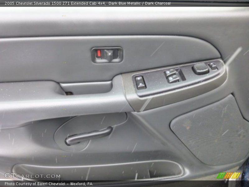 Dark Blue Metallic / Dark Charcoal 2005 Chevrolet Silverado 1500 Z71 Extended Cab 4x4
