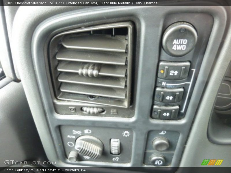 Dark Blue Metallic / Dark Charcoal 2005 Chevrolet Silverado 1500 Z71 Extended Cab 4x4