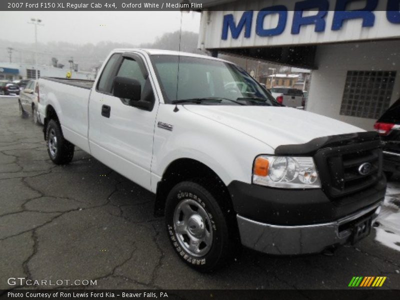 Oxford White / Medium Flint 2007 Ford F150 XL Regular Cab 4x4