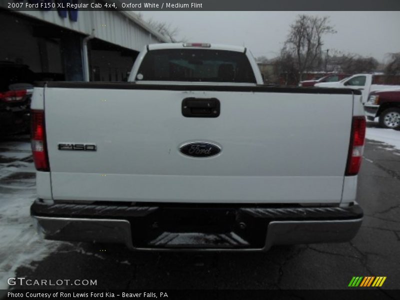 Oxford White / Medium Flint 2007 Ford F150 XL Regular Cab 4x4