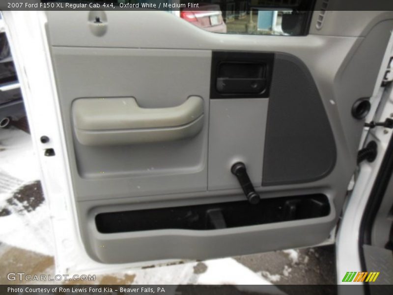 Oxford White / Medium Flint 2007 Ford F150 XL Regular Cab 4x4