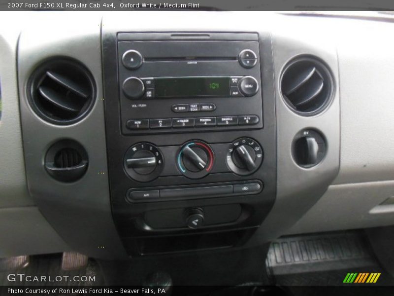 Oxford White / Medium Flint 2007 Ford F150 XL Regular Cab 4x4