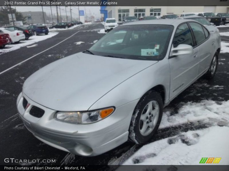 Front 3/4 View of 2002 Grand Prix SE Sedan