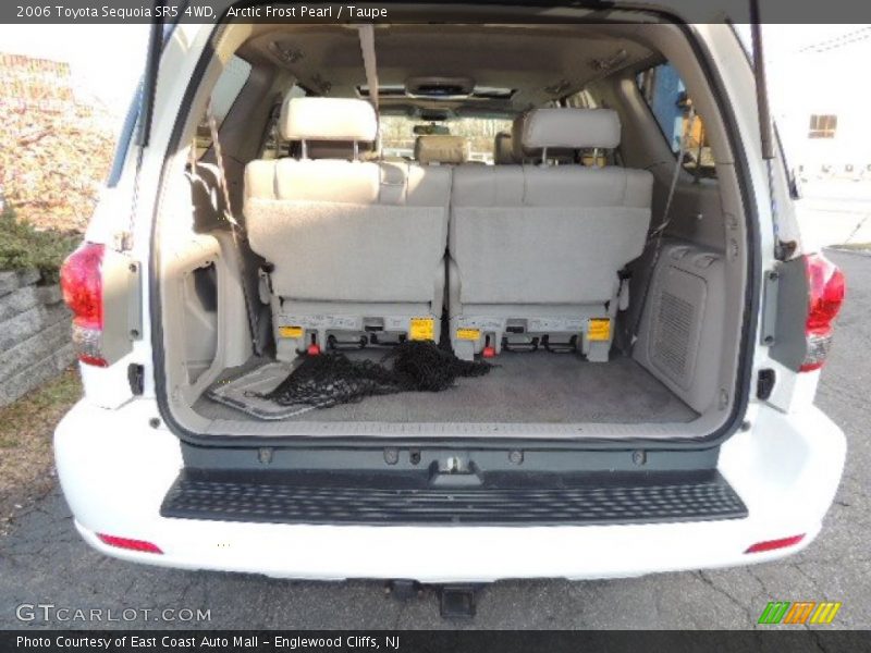 2006 Sequoia SR5 4WD Trunk