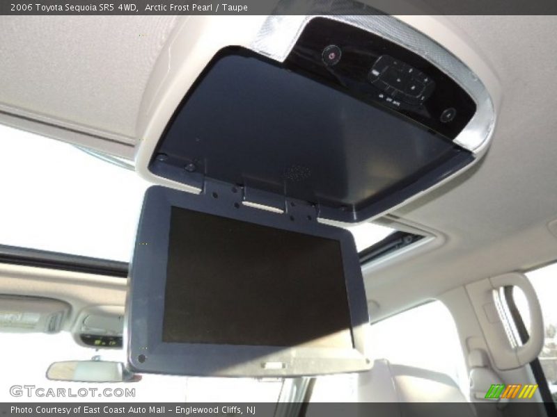 Entertainment System of 2006 Sequoia SR5 4WD