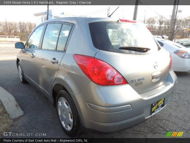 Magnetic Gray / Charcoal 2009 Nissan Versa 1.8 S Hatchback