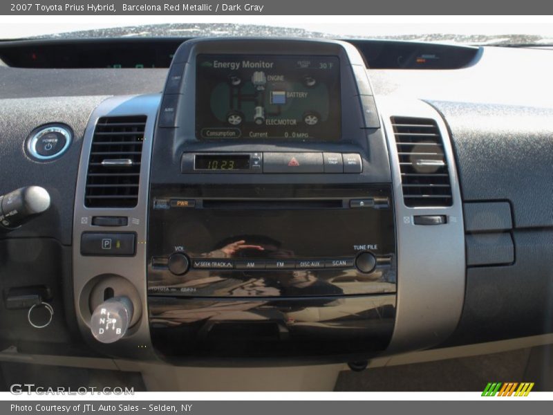 Controls of 2007 Prius Hybrid
