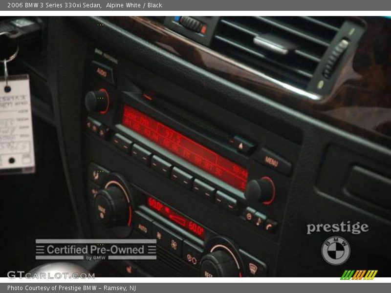 Alpine White / Black 2006 BMW 3 Series 330xi Sedan