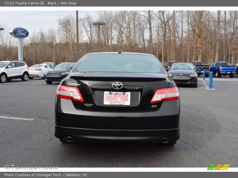 Black / Ash Gray 2010 Toyota Camry SE