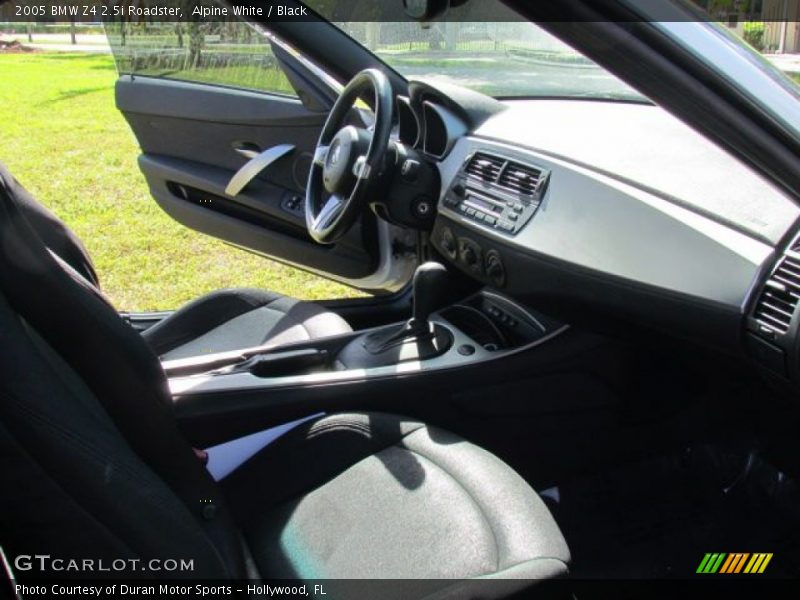 Alpine White / Black 2005 BMW Z4 2.5i Roadster