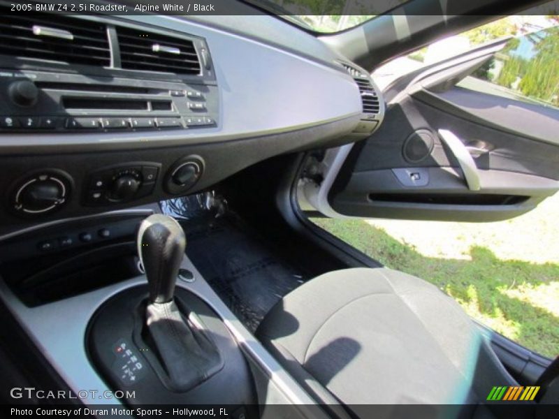 Alpine White / Black 2005 BMW Z4 2.5i Roadster