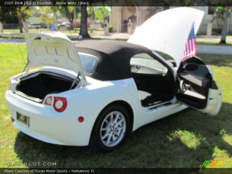 Alpine White / Black 2005 BMW Z4 2.5i Roadster
