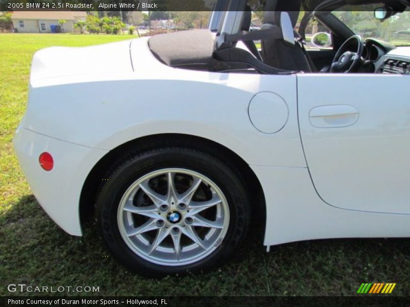 Alpine White / Black 2005 BMW Z4 2.5i Roadster