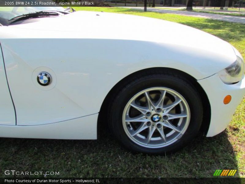Alpine White / Black 2005 BMW Z4 2.5i Roadster