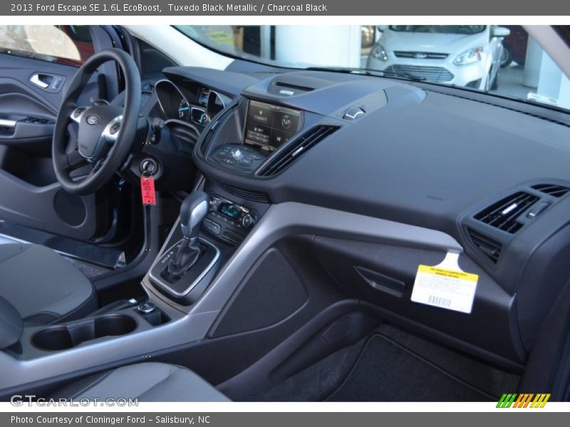 Tuxedo Black Metallic / Charcoal Black 2013 Ford Escape SE 1.6L EcoBoost