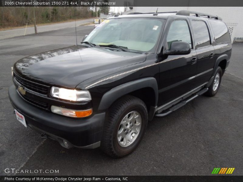 Front 3/4 View of 2005 Suburban 1500 Z71 4x4