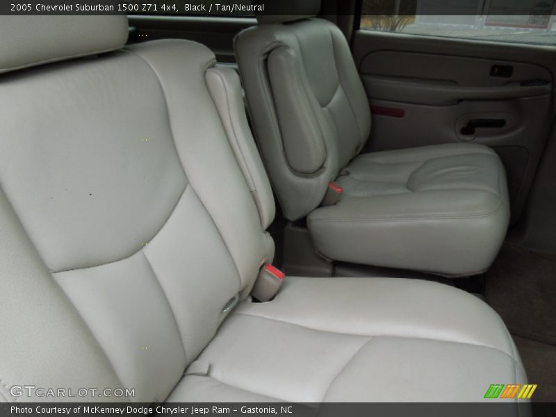 Black / Tan/Neutral 2005 Chevrolet Suburban 1500 Z71 4x4
