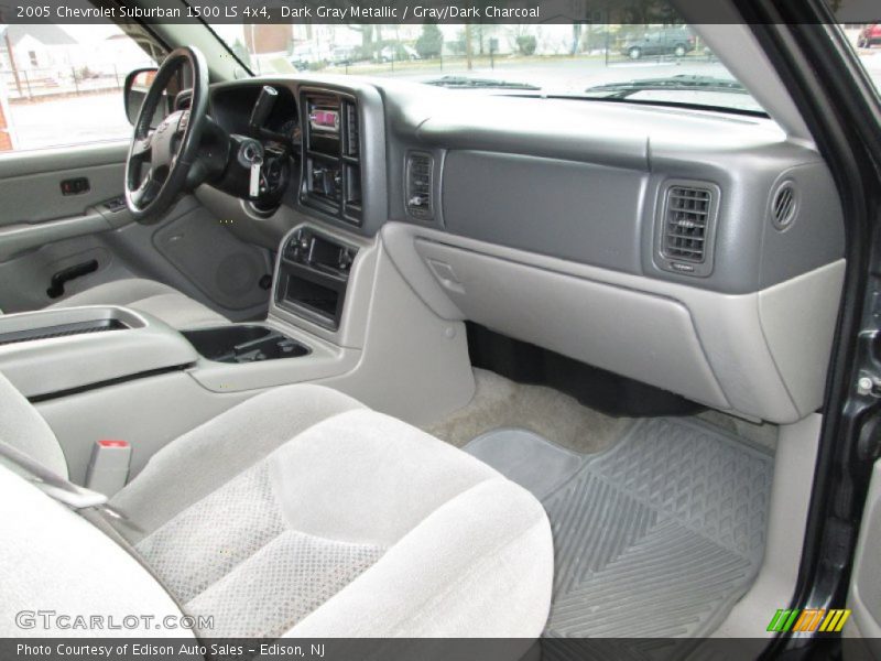 Dashboard of 2005 Suburban 1500 LS 4x4