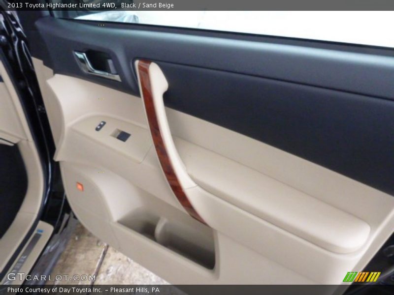 Black / Sand Beige 2013 Toyota Highlander Limited 4WD