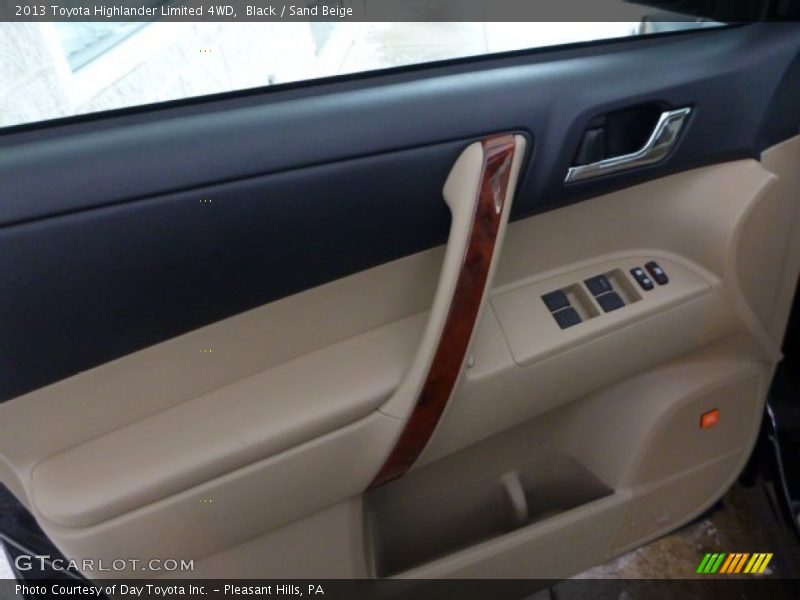 Black / Sand Beige 2013 Toyota Highlander Limited 4WD
