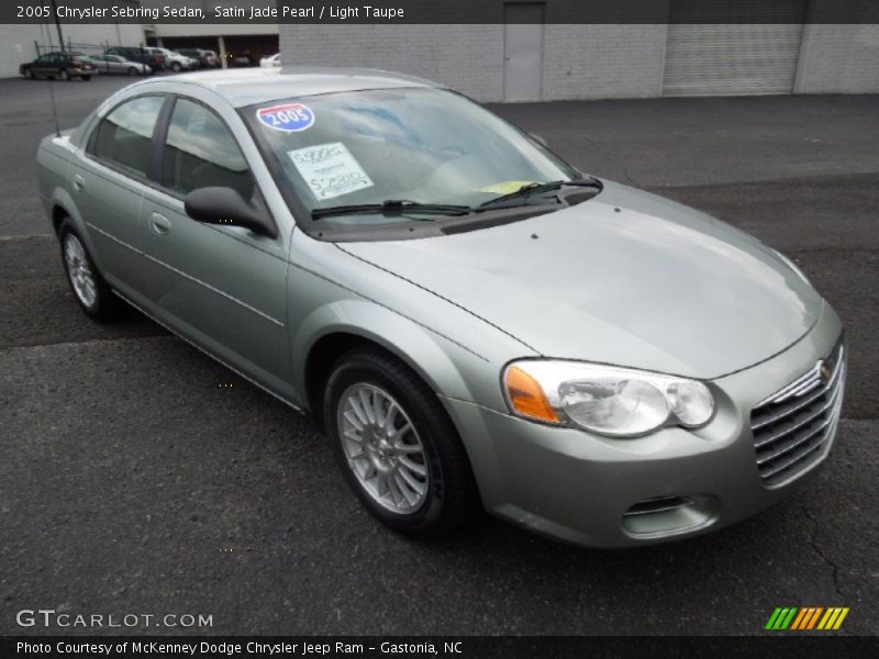 Front 3/4 View of 2005 Sebring Sedan