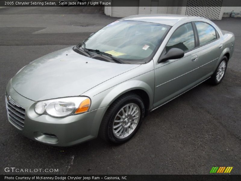 Front 3/4 View of 2005 Sebring Sedan