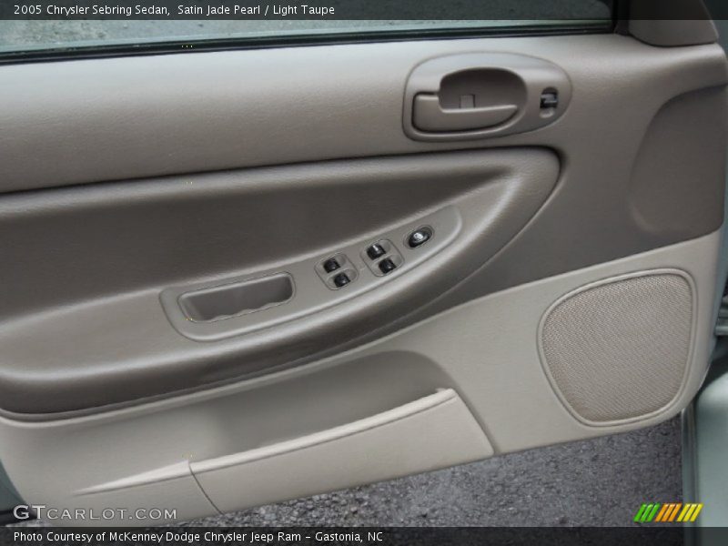 Door Panel of 2005 Sebring Sedan