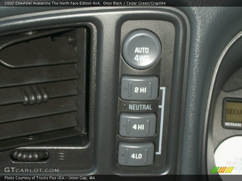 Controls of 2002 Avalanche The North Face Edition 4x4