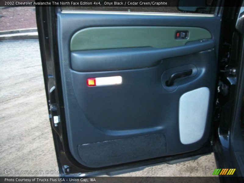 Door Panel of 2002 Avalanche The North Face Edition 4x4