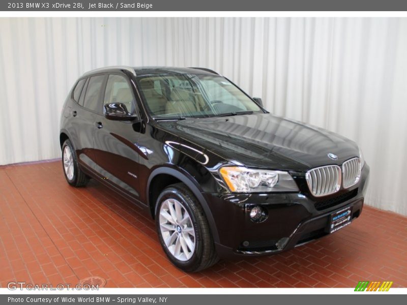 Front 3/4 View of 2013 X3 xDrive 28i