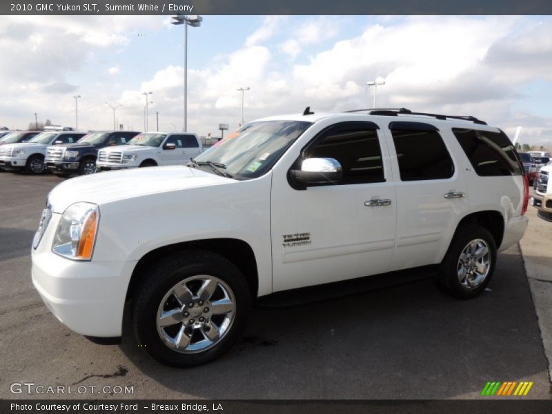 Front 3/4 View of 2010 Yukon SLT