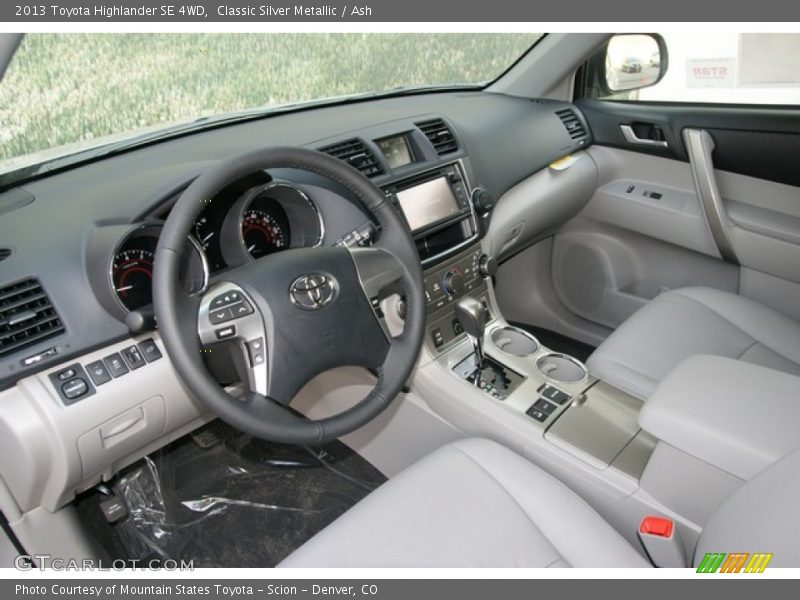 Classic Silver Metallic / Ash 2013 Toyota Highlander SE 4WD