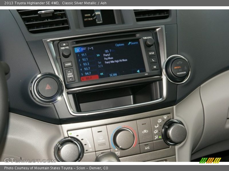 Classic Silver Metallic / Ash 2013 Toyota Highlander SE 4WD