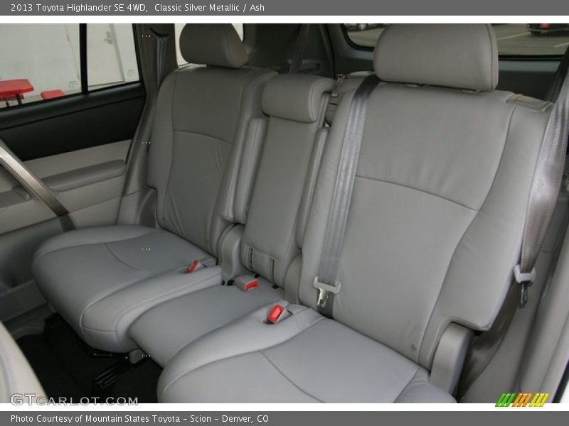 Classic Silver Metallic / Ash 2013 Toyota Highlander SE 4WD