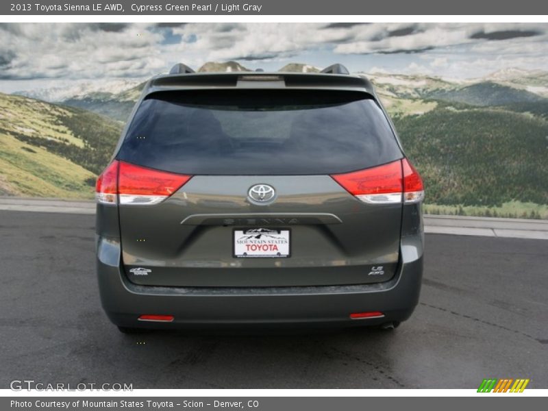 Cypress Green Pearl / Light Gray 2013 Toyota Sienna LE AWD