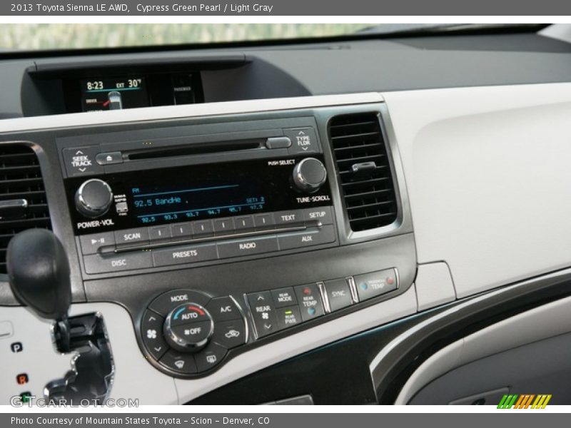 Cypress Green Pearl / Light Gray 2013 Toyota Sienna LE AWD