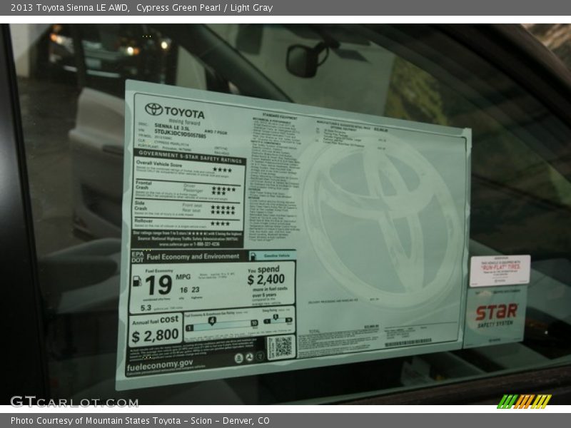 Cypress Green Pearl / Light Gray 2013 Toyota Sienna LE AWD