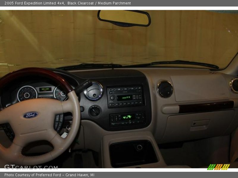 Black Clearcoat / Medium Parchment 2005 Ford Expedition Limited 4x4