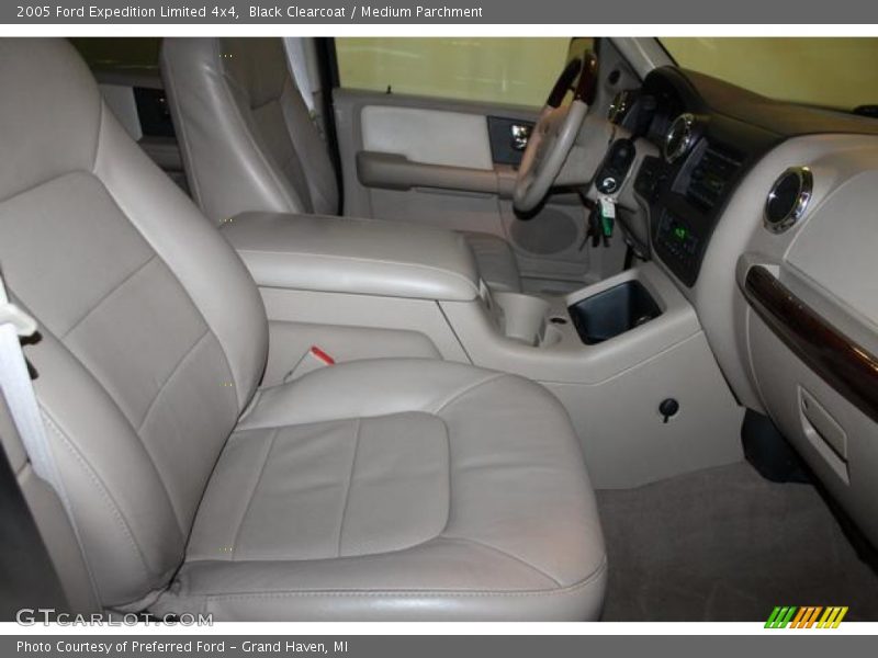 Black Clearcoat / Medium Parchment 2005 Ford Expedition Limited 4x4